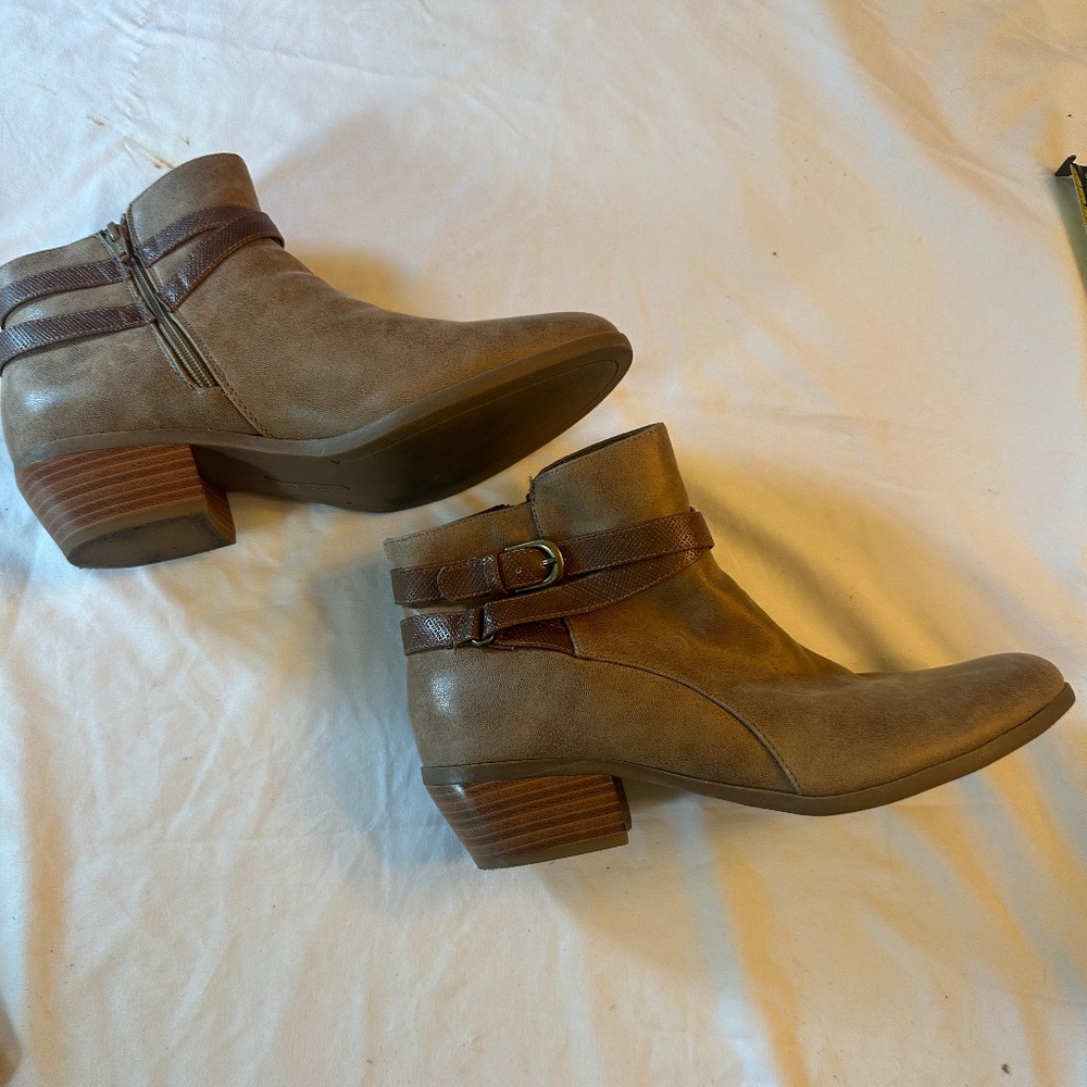 Kim Rogers Pam Tan Man Made Buckle/Zip 1" Heel Ankle Boots Size 10 M